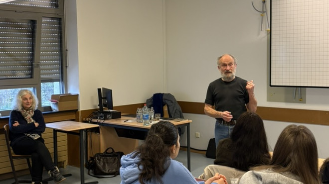 D51A4160-4E01-4E93-9190-E401BE14F490 1 105 c