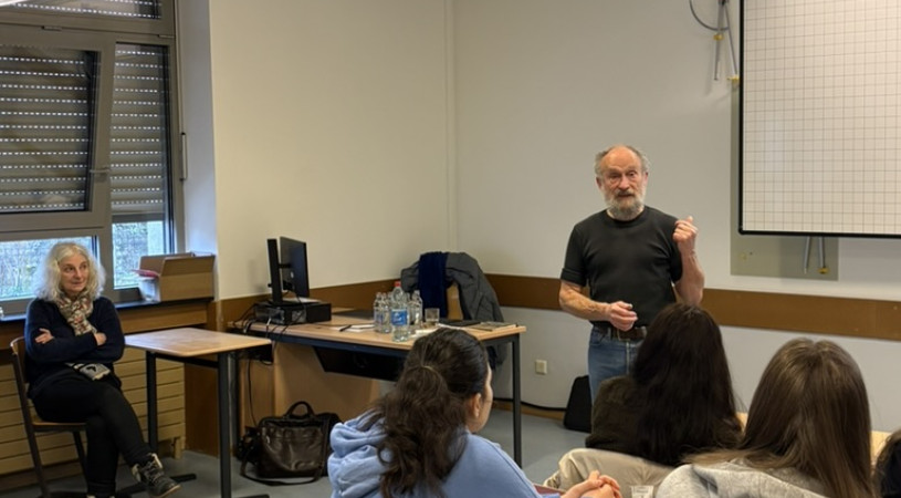 D51A4160-4E01-4E93-9190-E401BE14F490 1 105 c